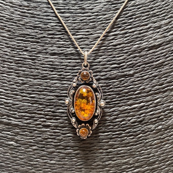Sterling silver and amber art nouveau style necklace. - Picture 3 of 7